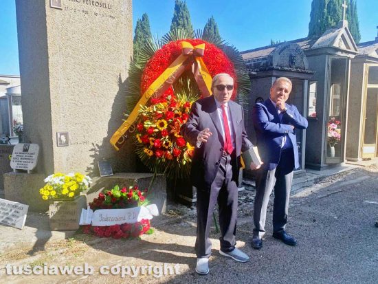 Viterbo - Cerimonia in ricordo di Luigi Petroselli - Da sinistra l'ex senatore Sergio Pollastrelli, il consigliere regionale Enrico Panunzi