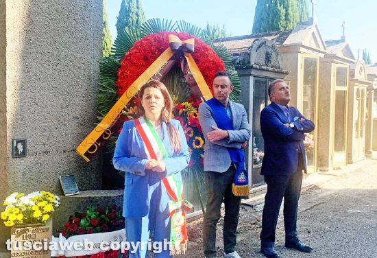 Viterbo - Cerimonia in ricordo di Luigi Petroselli - Viterbo - Cerimonia in ricordo di Luigi Petroselli - Da sinistra la sindaca Chiara Frontini, il vicepresidente della provincia Pietro Nocchi, il consigliere regionale Enrico Panunzi