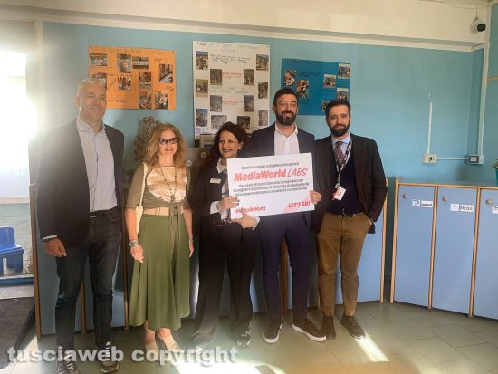 Viterbo - La donazione di Mediaworld all’asilo nido Giardino dell’infanzia