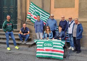 Viterbo - Cisl - Raccolta firme a corso Italia