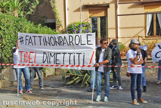 Santa Marinella - protesta contro Tidei
