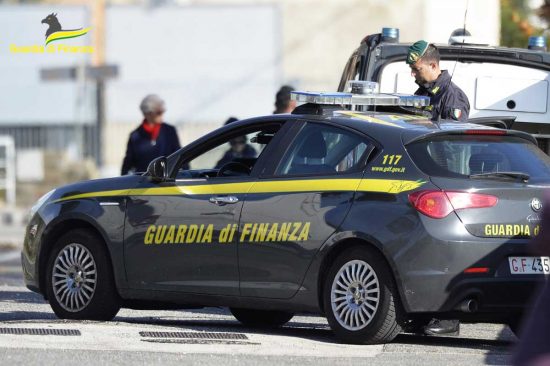 Latina - Guardia di finanza controlli 