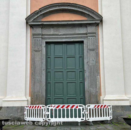 Acquapendente - L'ingresso del duomo transennato