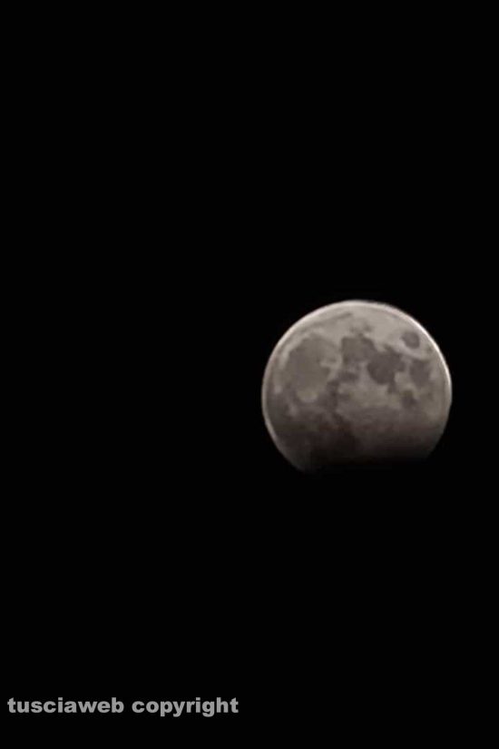 La parziale eclissi lunare del 28 ottobre