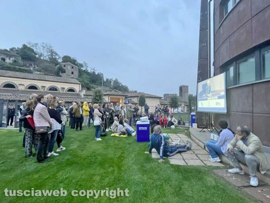 I Pirati della bellezza - Tutti in fila per vedere Marco Travaglio