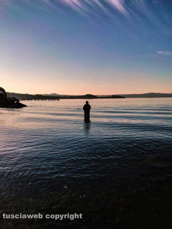 Un pescatore al lago di Bolsena