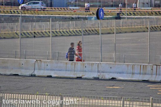 Civitavecchia - I migranti sbarcano dalla Geo Barents
