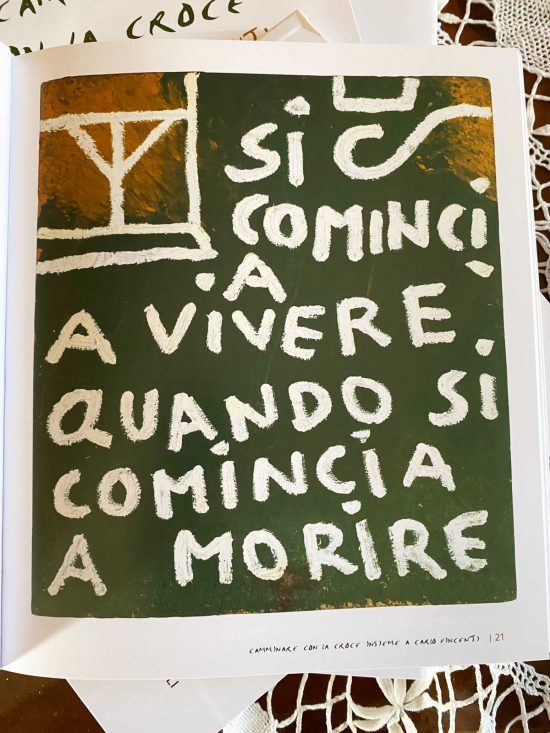 Viterbo - Presentazione del libro "Camminare con la Croce - insieme a Carlo Vincenti" - Da sinistra il vescovo Orazio Francesco Piazza e don Gianni Carparelli
