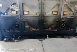 Viterbo - Danni ai fornetti del cimitero nuovo