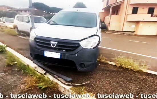 Viterbo - Furgone danneggiato della pasticceria Alba