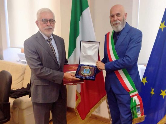 Civitavecchia - L'ambasciatore del Perù, Eduardo Martinetti, incontra il sindaco Ernesto Tedesco