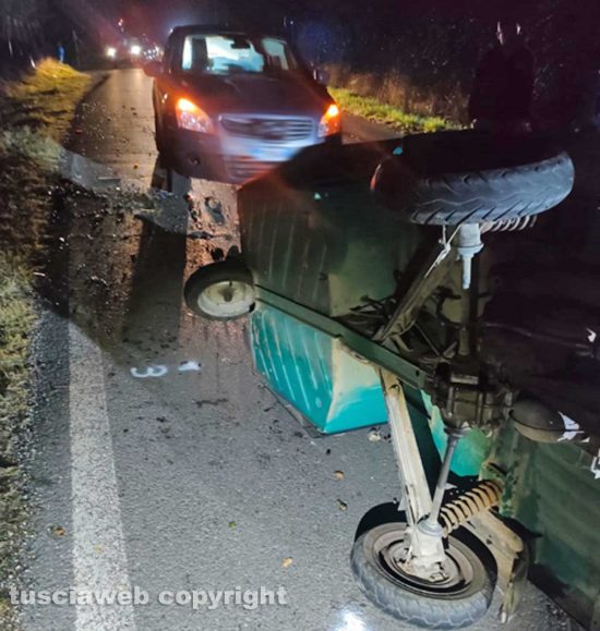 Viterbo - Incidente in strada Acquabianca tra una macchina e un'Ape 