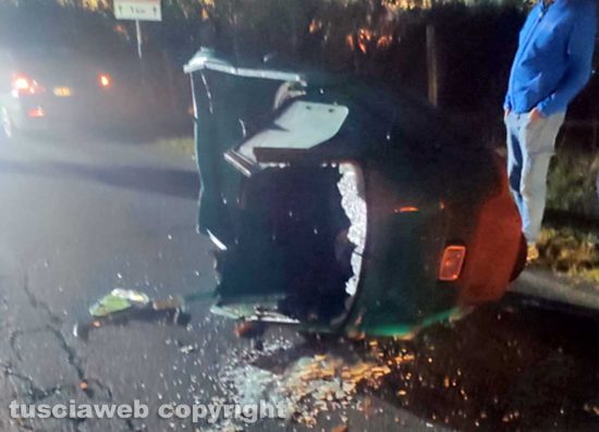 Viterbo - Incidente in strada Acquabianca tra una macchina e un'Ape 