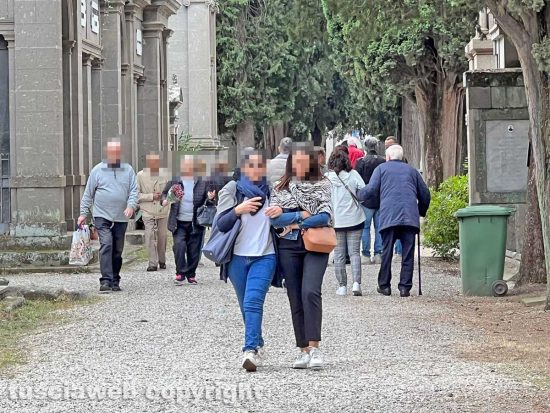 Viterbo - La festa di tutti i santi al cimitero San Lazzaro