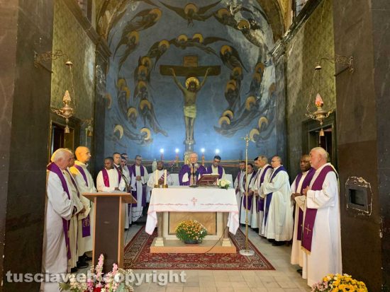 Viterbo - La messa per i defunti al cimitero San Lazzaro