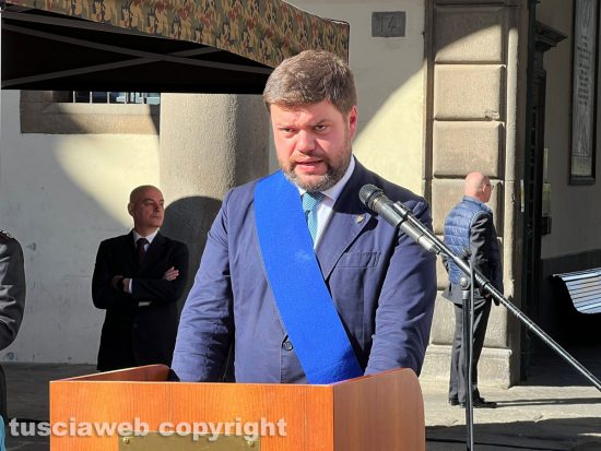 Viterbo - Il presidente della provincia Alessandro Romoli alla cerimonia del Giorno dell’Unità nazionale e delle forze armate