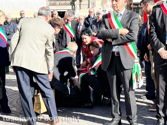 Vittorio - Piccolo svenimento per Pietro Nocchi alla cerimonia del Giorno dell’Unità nazionale e delle forze armate