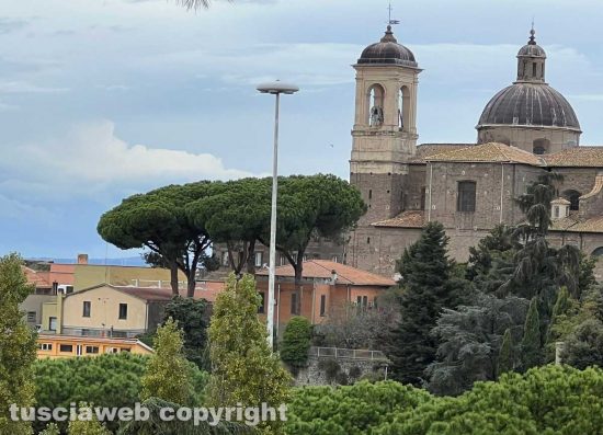 Viterbo - La torre farò di piazza del Sacrario