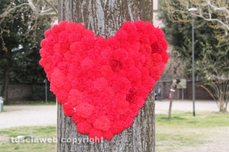 600 gomitoli per salvare Pratogiardino