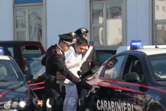 Gli arrestati escono dalla caserma dei carabinieri di Viterbo