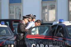 Gli arrestati escono dalla caserma dei carabinieri di Viterbo