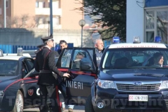 Gli arrestati escono dalla caserma dei carabinieri di Viterbo