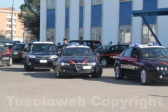 Gli arrestati escono dalla caserma dei carabinieri di Viterbo