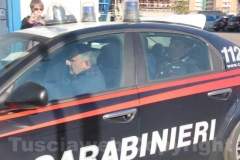 Gli arrestati escono dalla caserma dei carabinieri di Viterbo