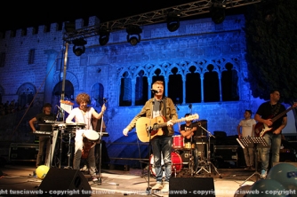 Santa Rosa - A cena con i facchini e con Ron