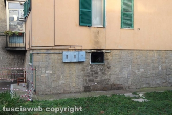 Incendio in una palazzina, muore ventenne