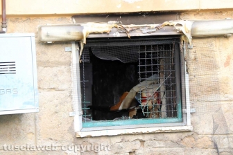 Incendio in una palazzina, muore ventenne