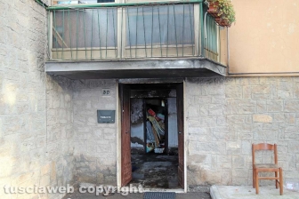 Incendio in una palazzina, muore ventenne