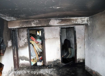 Incendio in una palazzina, muore ventenne