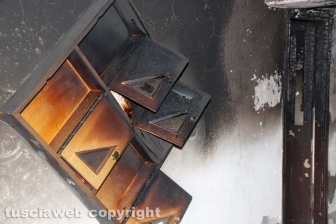 Incendio in una palazzina, muore ventenne