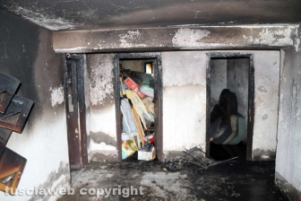 Incendio in una palazzina, muore ventenne