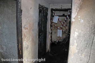 Incendio in una palazzina, muore ventenne