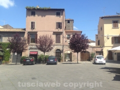 Le macchine in piazza del Gesù