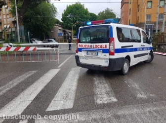Abbattuta sbarra del passaggio a livello