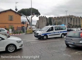 Abbattuta sbarra del passaggio a livello