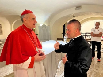 Città del Vaticano - Accensione fiaccola Lux Rosae