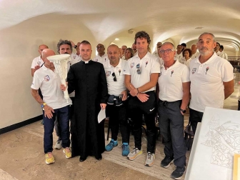 Città del Vaticano - Accensione fiaccola Lux Rosae
