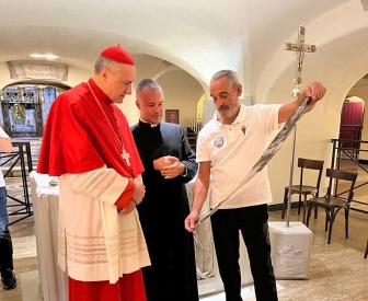 Città del Vaticano - Accensione fiaccola Lux Rosae