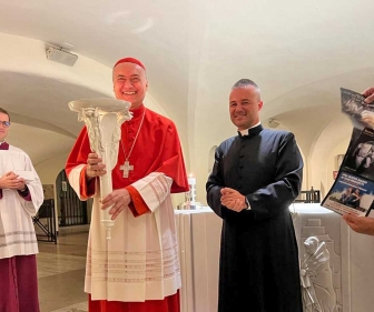 Città del Vaticano - Accensione fiaccola Lux Rosae