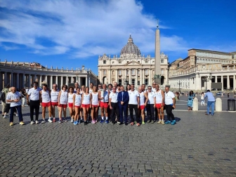 Città del Vaticano - Accensione fiaccola Lux Rosae
