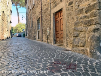 Aggressione nel centro storico di Viterbo - Due giovani accoltellati in via Valle Piatta