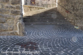 Aggressione nel centro storico di Viterbo - Due giovani accoltellati in via Valle Piatta