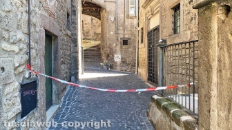 Aggressione nel centro storico di Viterbo - Due giovani accoltellati in via Valle Piatta