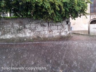 Montefiascone - Forte acquazzone, strade allegate e tombini intasati