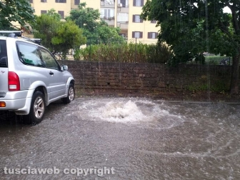 Montefiascone - Forte acquazzone, strade allegate e tombini intasati