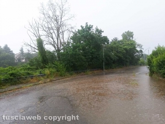 Montefiascone - Forte acquazzone, strade allegate e tombini intasati